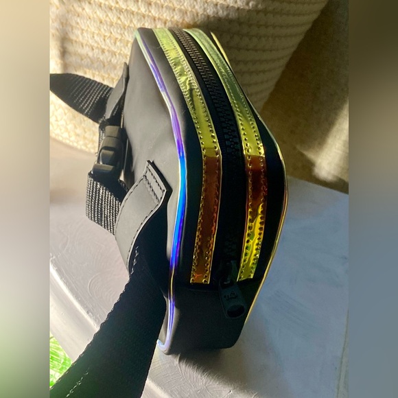 👛 URBAN DECAY UD BLACK WITH GOLD WAIST BELT BAG / PURSE HIP POUCH TRAVEL👛#UD - Picture 9 of 13